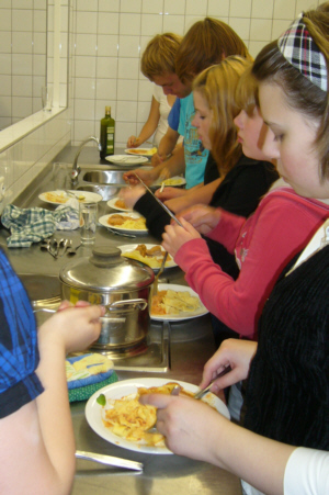 Vor dem Dessert ein paar Minuten Zeit, um selbst auch zu essen.